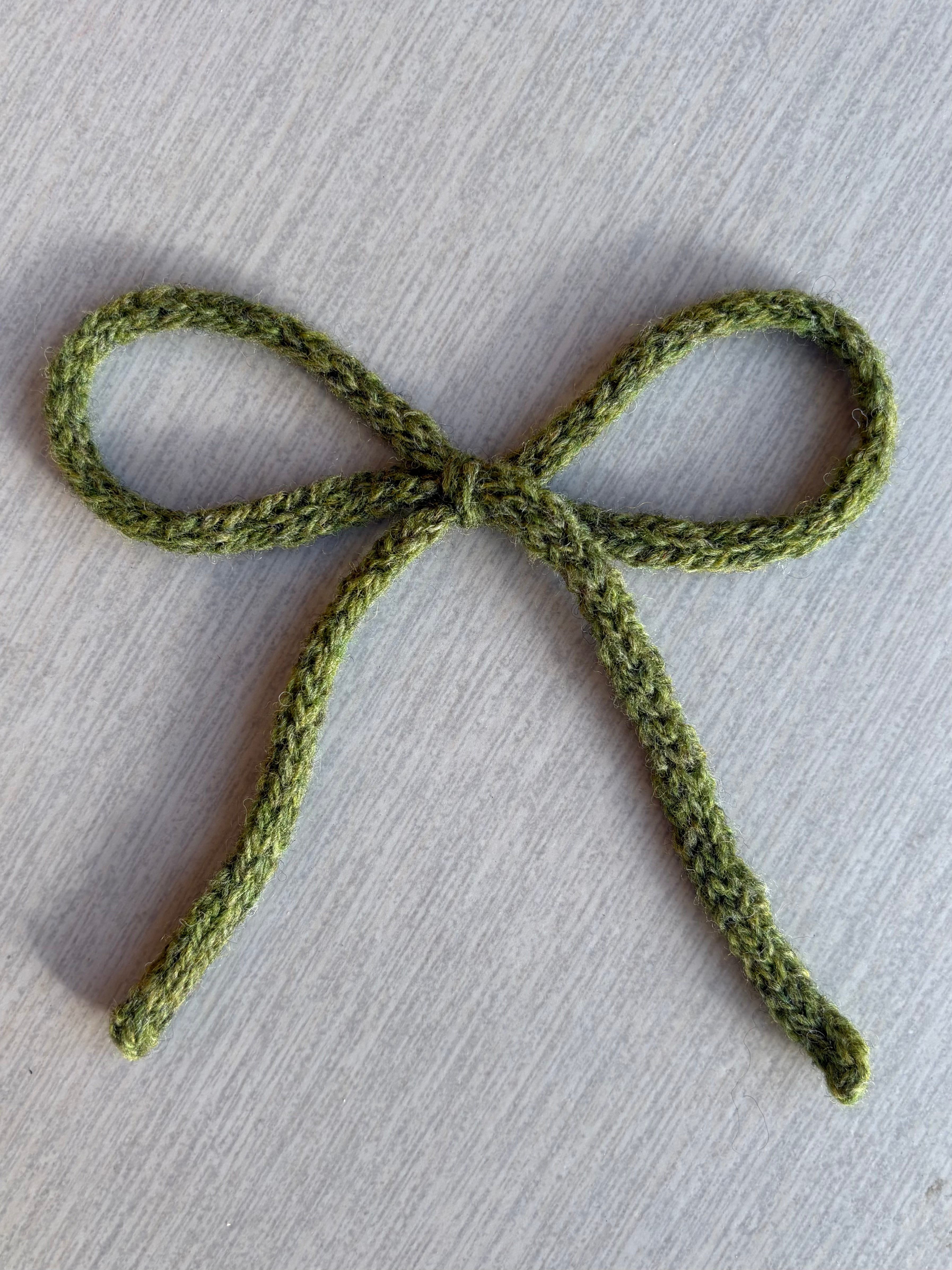 Woollen bows