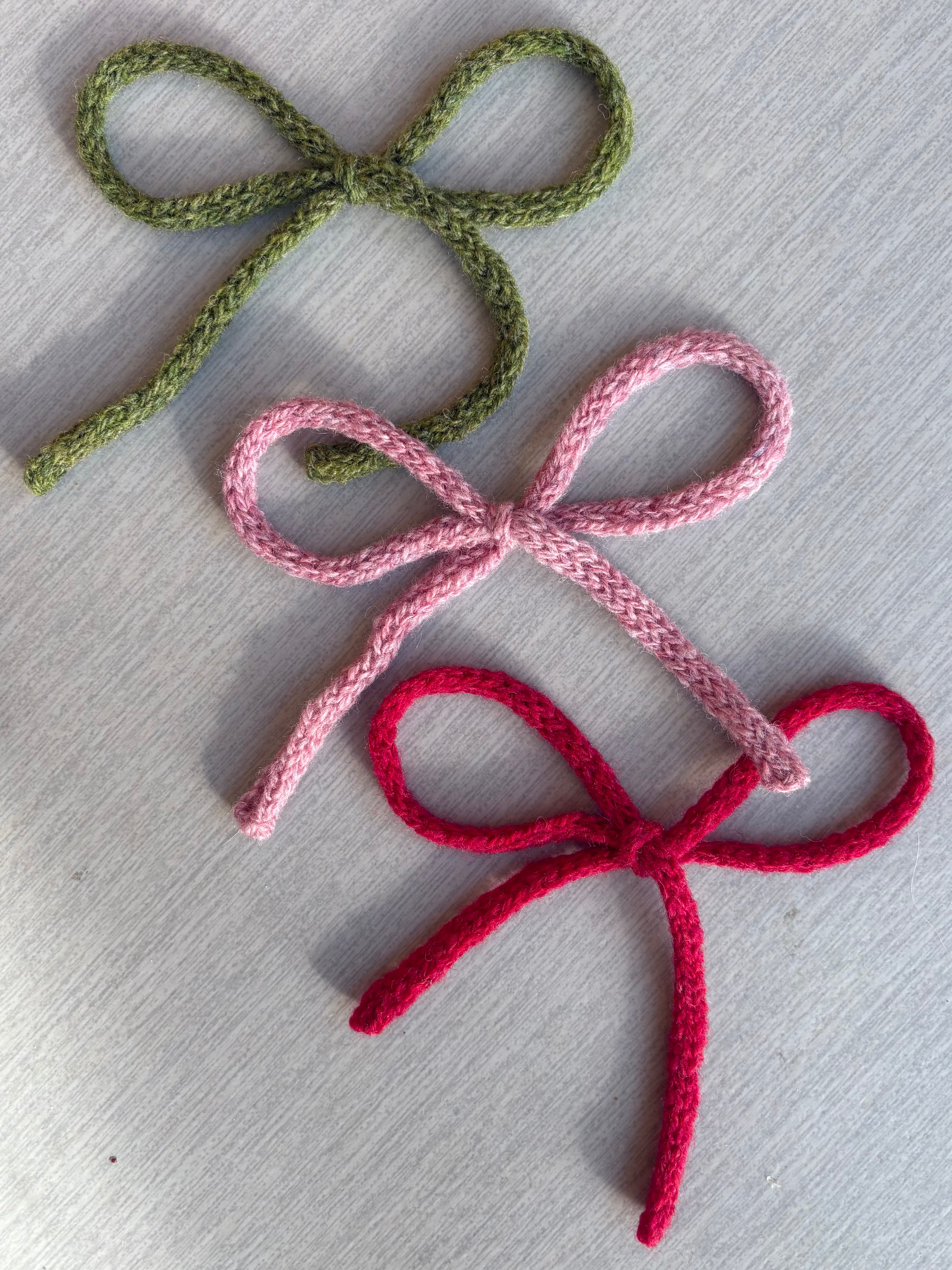 Woollen bows